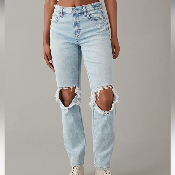 American Eagle Outfitters Denim - American Eagle Distressed Relaxed Fit Jeans Size 4
